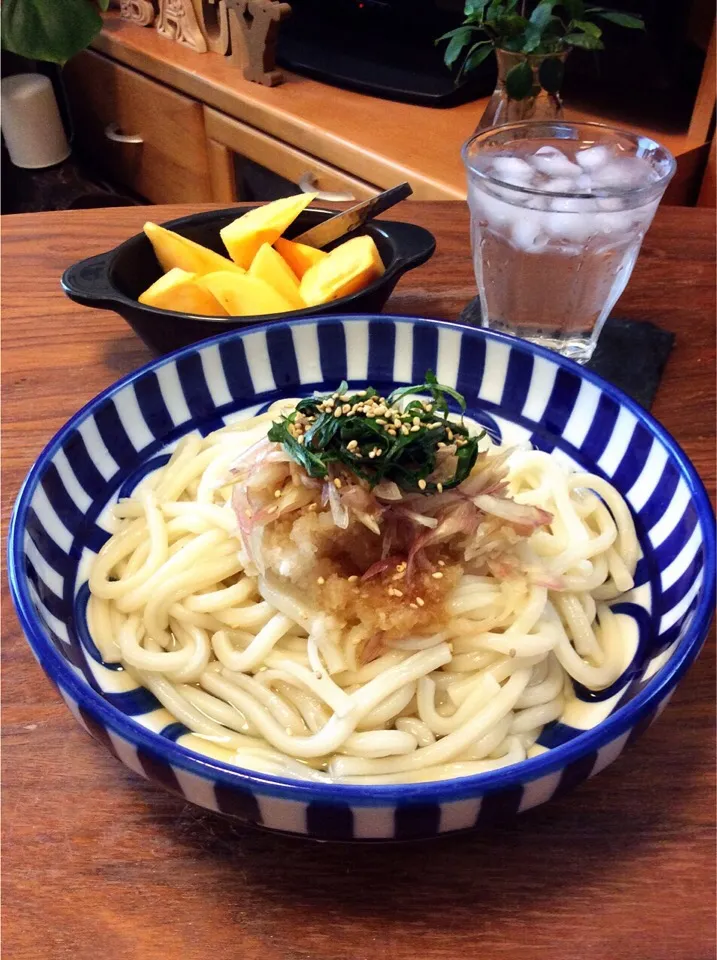 本場の讃岐うどんで 冷やしおろしうどん、柿 2015.10.9|キラ姫さん