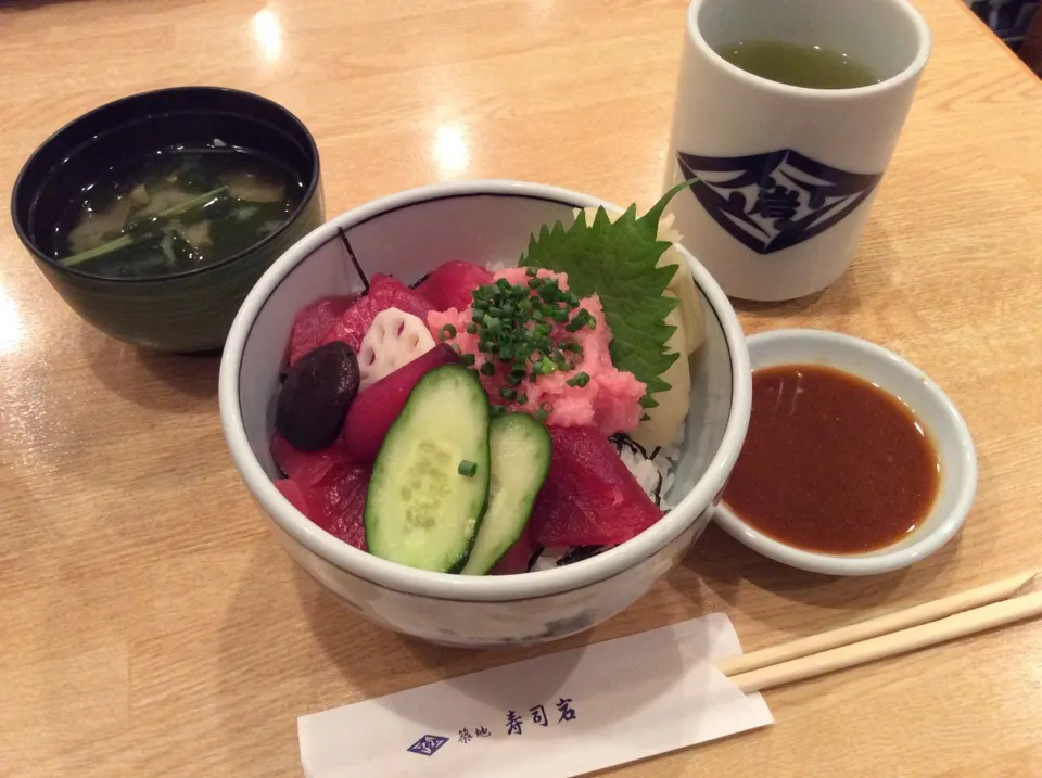 Snapdishの料理写真:まぐろネギトロ丼|Craig Colemanさん