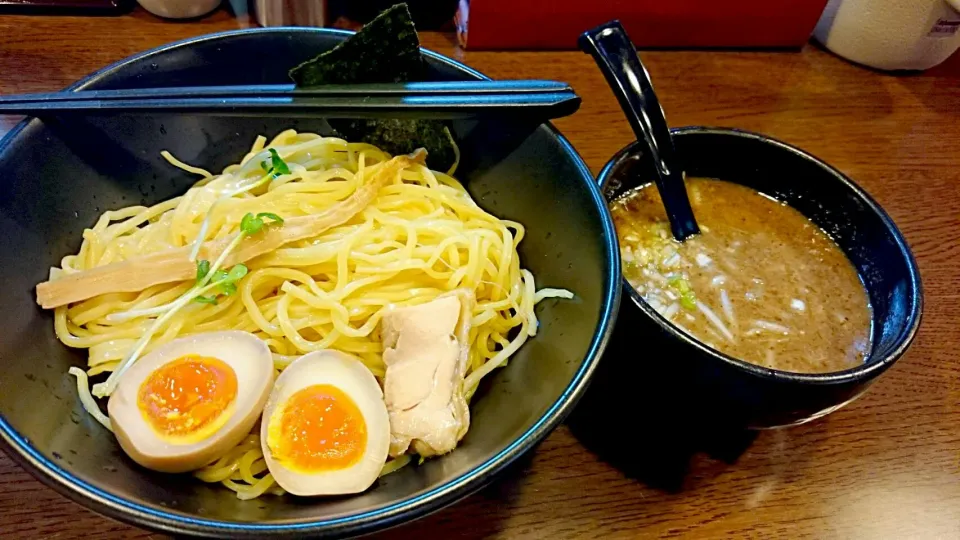 Snapdishの料理写真:大井町・TOKYO鶏そばTOMO

鶏濃厚魚介つけ麺|りくれんさん