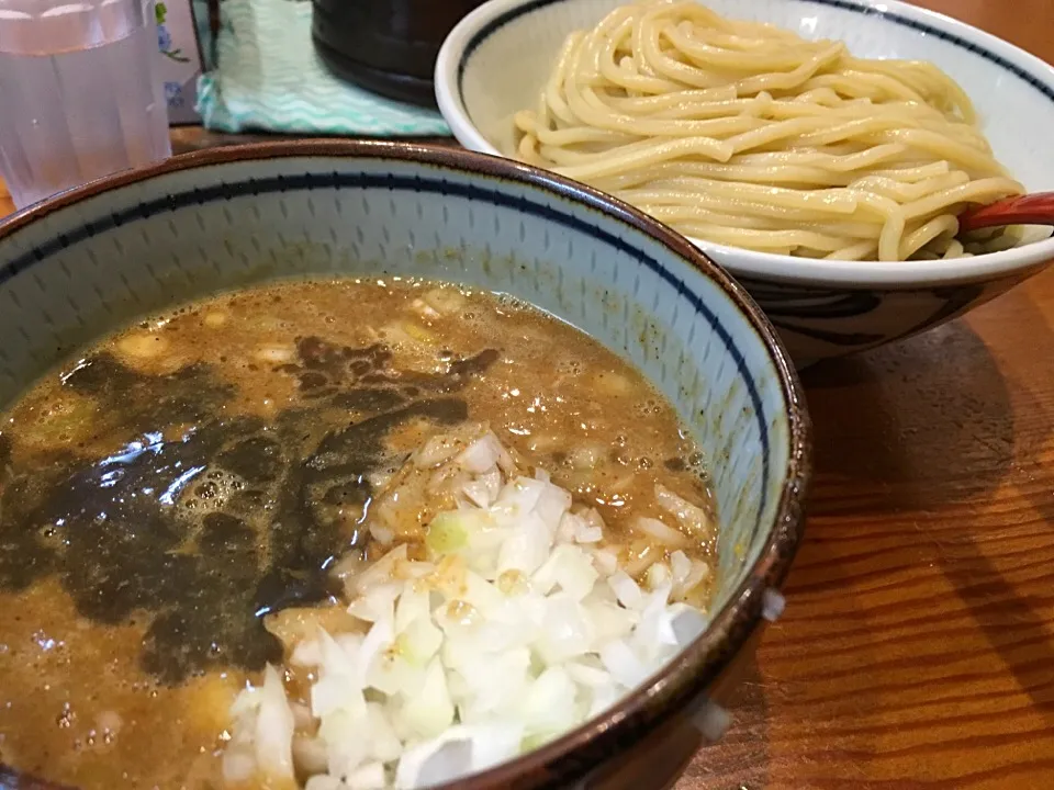 濃厚煮干しつけ麺玉ねぎ増し|hirotomoさん