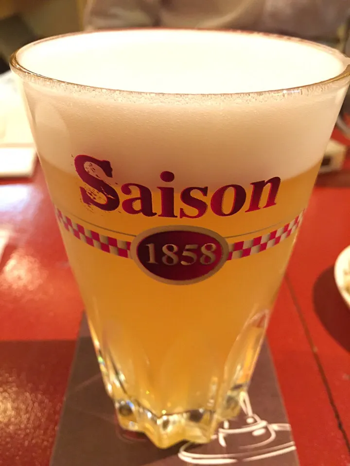 ベルギービール屋さんでセゾンのドラフトをば。|たけうちさん