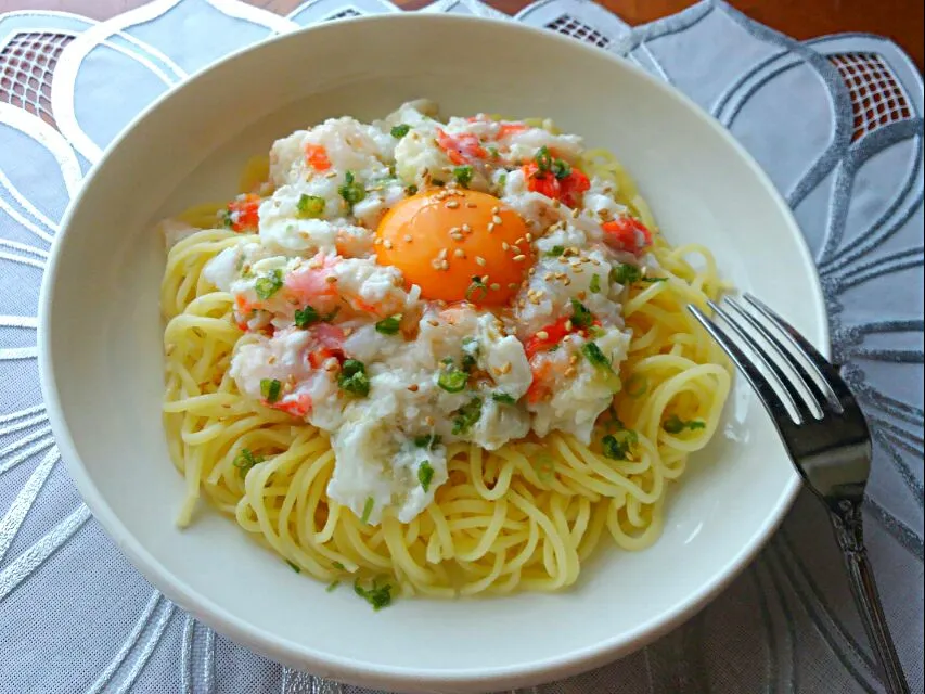 🍝｢カニ蒲の白い餡かけパスタ｣…だしが効いて味があっさりめ！丁度イイ感じ～見た目、焼きそばっぽいけど…パスタよ❢|*ママちゃん*さん