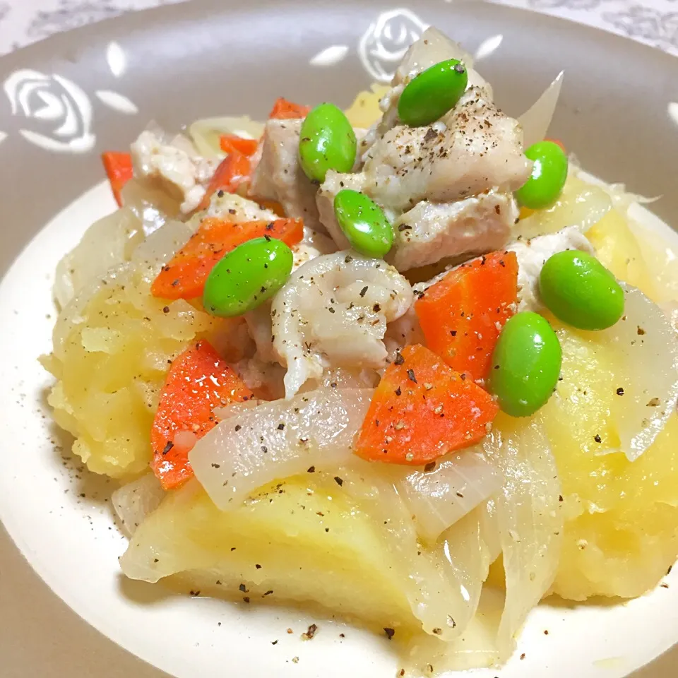 Snapdishの料理写真:きたあかりと札幌黄と鶏胸肉の塩レモン肉じゃが|カウンター嬢さん