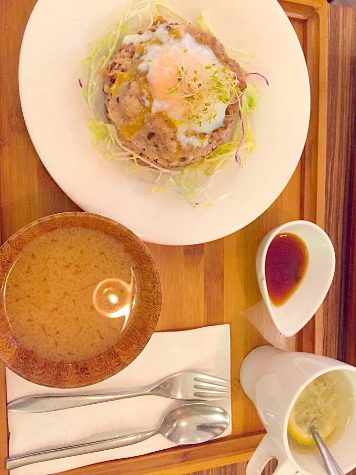 White pork patties with mushroom & onsen egg|Sky Blueさん