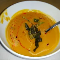 Butternut squash apple soup with fried sage|Thomas Bökerさん