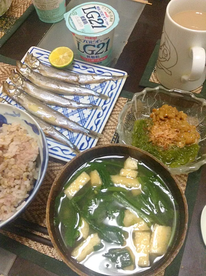 Snapdishの料理写真:ししゃも＆めかぶ納豆＆ほうれん草の味噌汁|まぐろさん