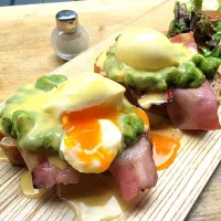 Snapdishの料理写真:Eggs Benedict Bondi cafe Tokyo|Piapplesさん