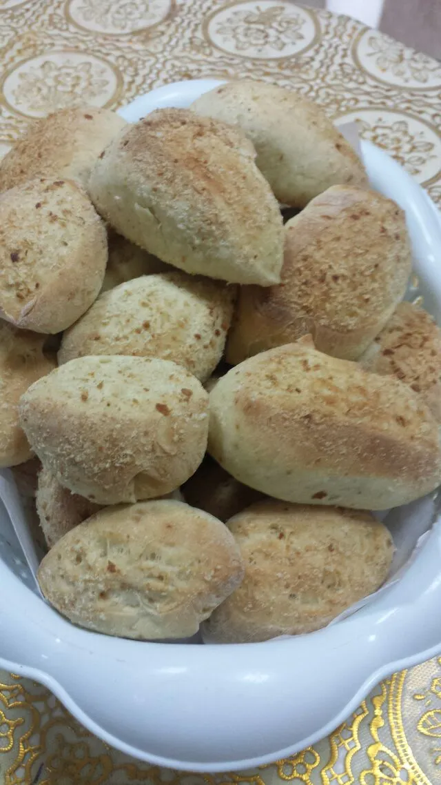 Snapdishの料理写真:my homemade pandesal pilipino bread|Sofie's Kitchenさん