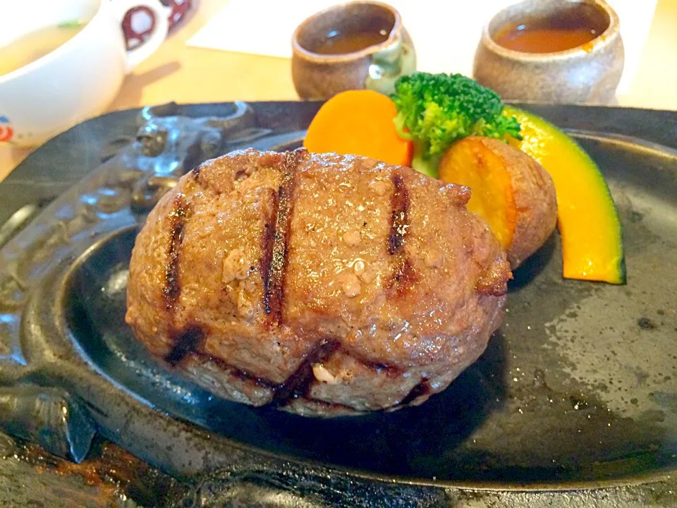 Snapdishの料理写真:げんこつハンバーグ
byさわやか|じゃいあんさん