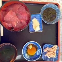 Snapdishの料理写真:津軽海峡 三厩産 本まぐろ丼|Kiyoshi Ishizukaさん