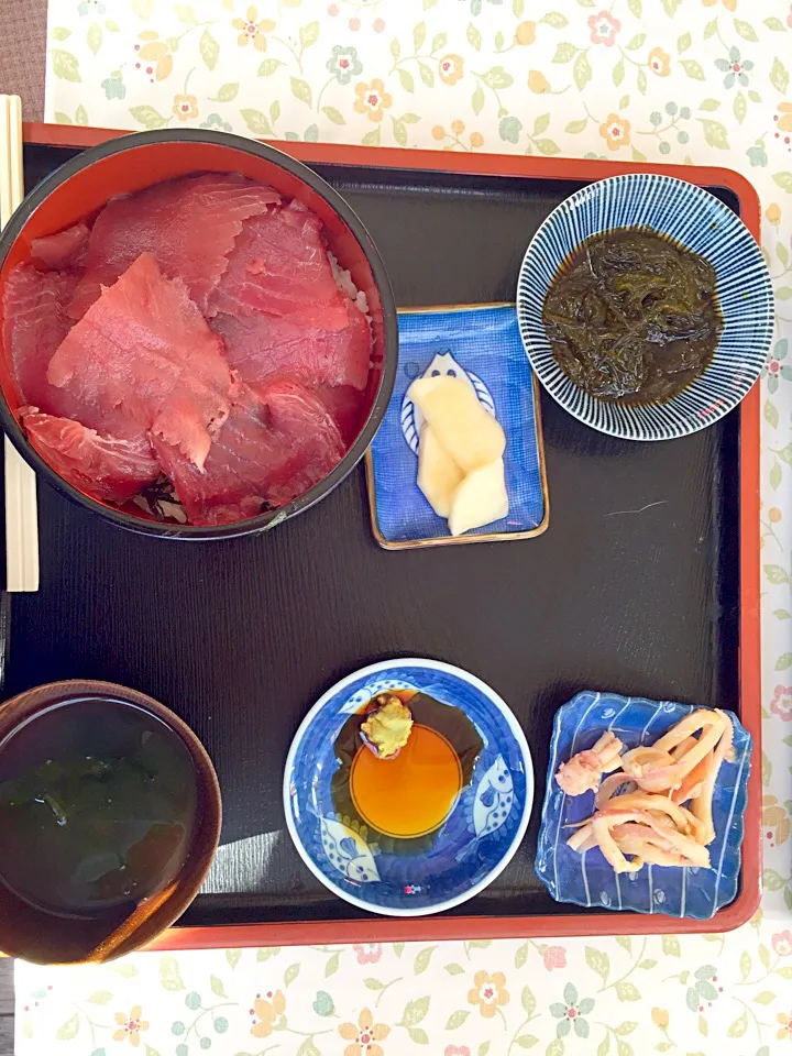 Snapdishの料理写真:津軽海峡 三厩産 本まぐろ丼|Kiyoshi Ishizukaさん