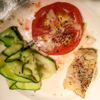 Grilled cod and tomatoe with a pasta of stirfried courgette. Dressed with a light sauce made of olive oil, lemon juice and anchovis|Johan van de Beekさん