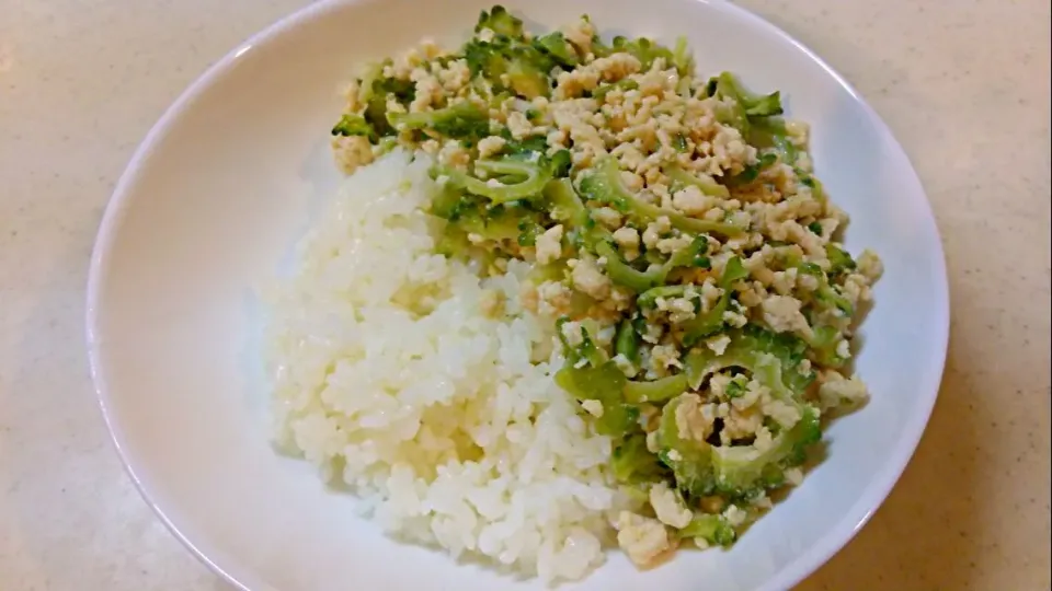 鶏挽き肉とゴーヤの味覇炒め丼♪|takaponさん