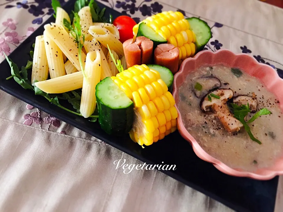 Snapdishの料理写真:Creamy Mushroom Pasta Palette|Indulgeさん