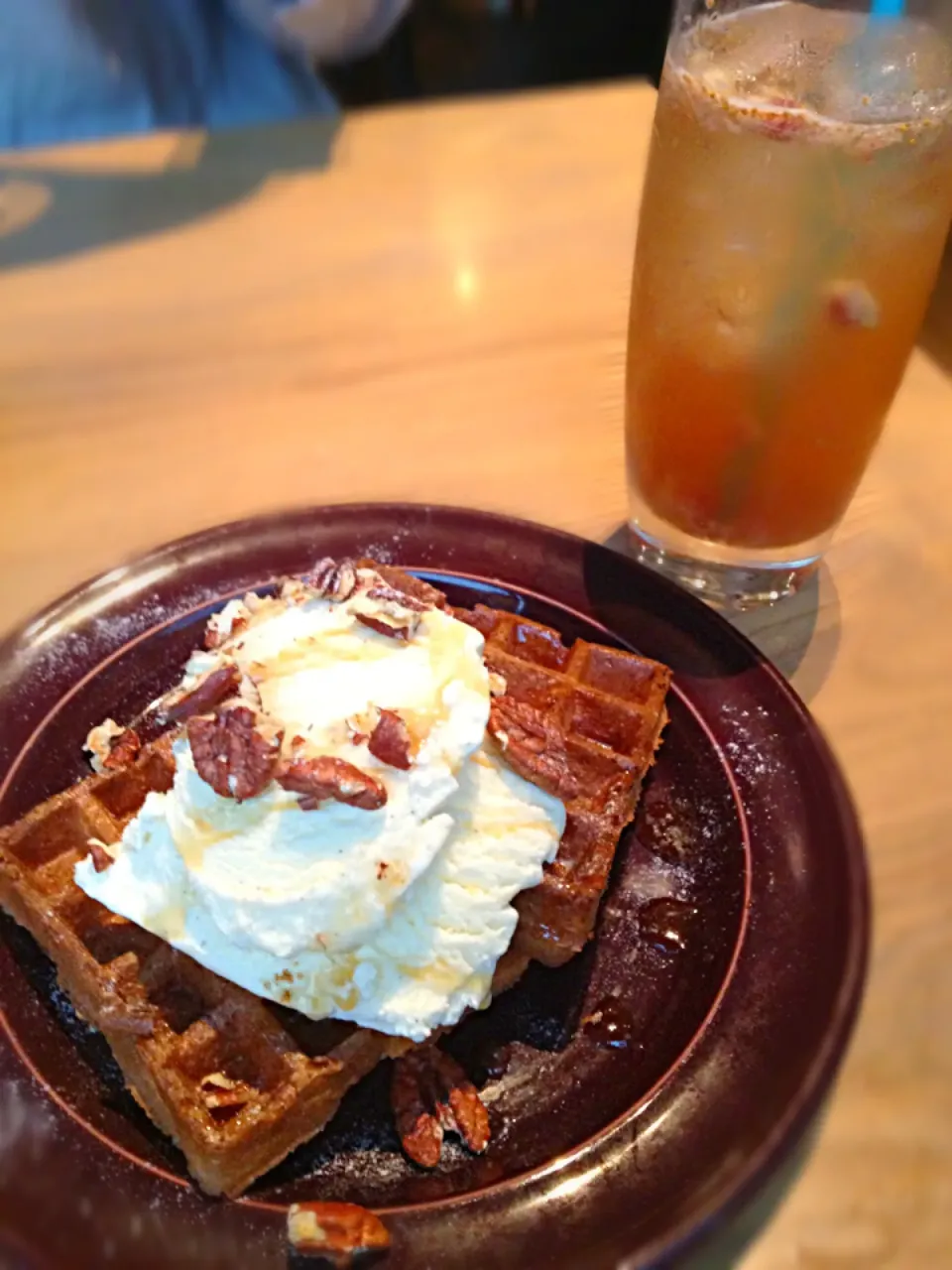 いちぢくのビネガーソーダとメープルピーカンナッツワッフル🍴✨🍰@中野 Good morning cafe|K.Sさん