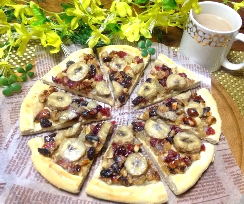 Snapdishの料理写真:✨🍕Sweet Pizza...スイートピザfor おやつ...ナッツ&ドライフルーツたっぷり😋🍕✨|🌺Sanntina🌺さん