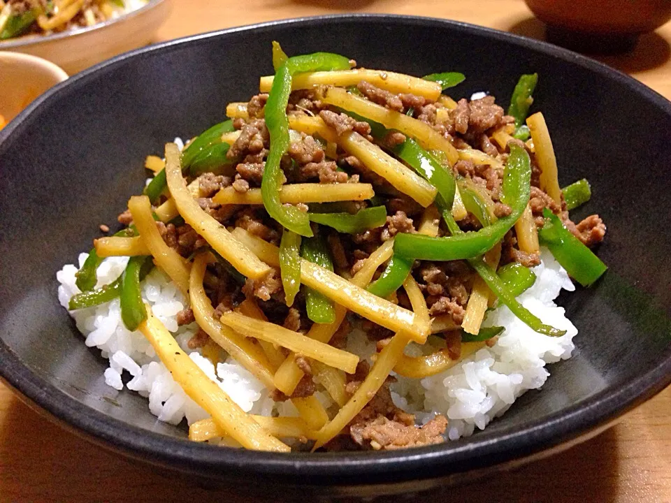 青椒肉絲丼！|こんこんさん