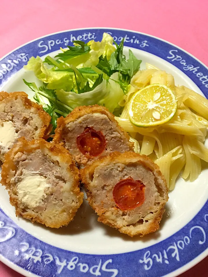 Snapdishの料理写真:トマトメンチカツと、チーズメンチカツ

レモン味ペンネ

グリーンサラダ|ロコタンさん