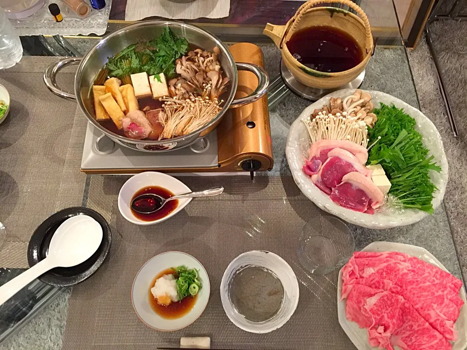 今夜は豪華鍋で晩御飯♡  きのこすき&鴨と牛ロースもしゃぶしゃぶ♪ 出汁とおろしポン酢の2種類でいただきました。|mutsumi☺︎さん