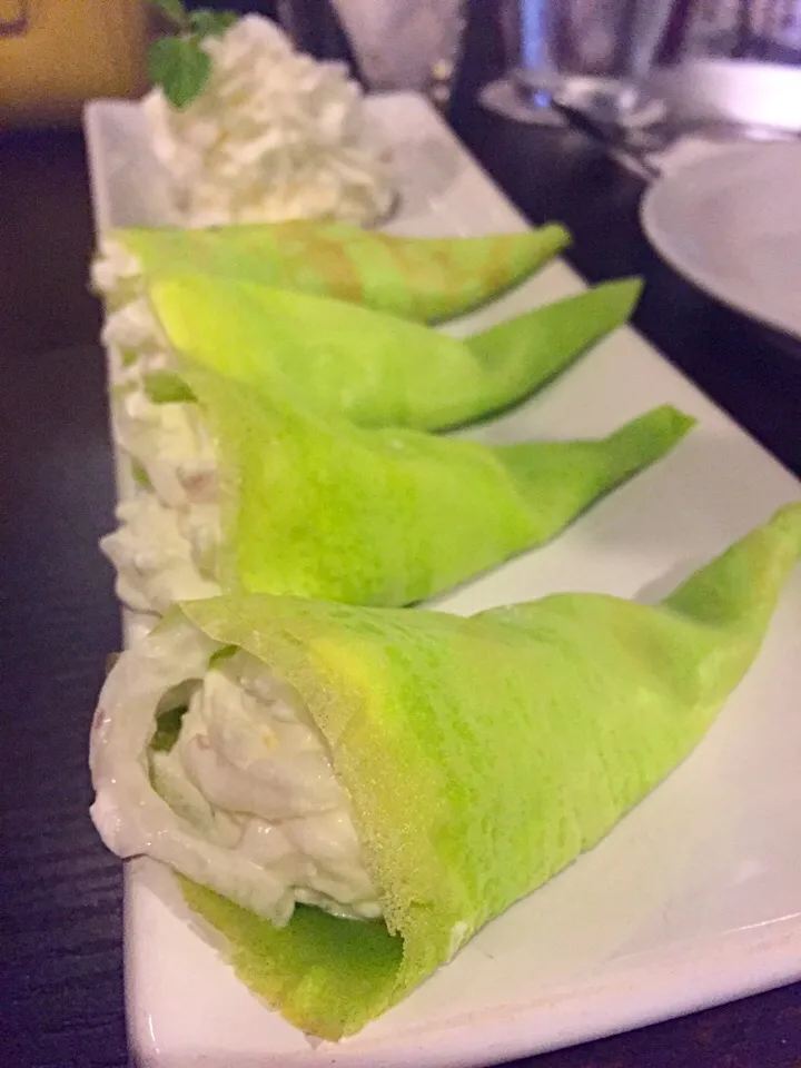 Pandan crepe with young coconut cream|PhUnGさん