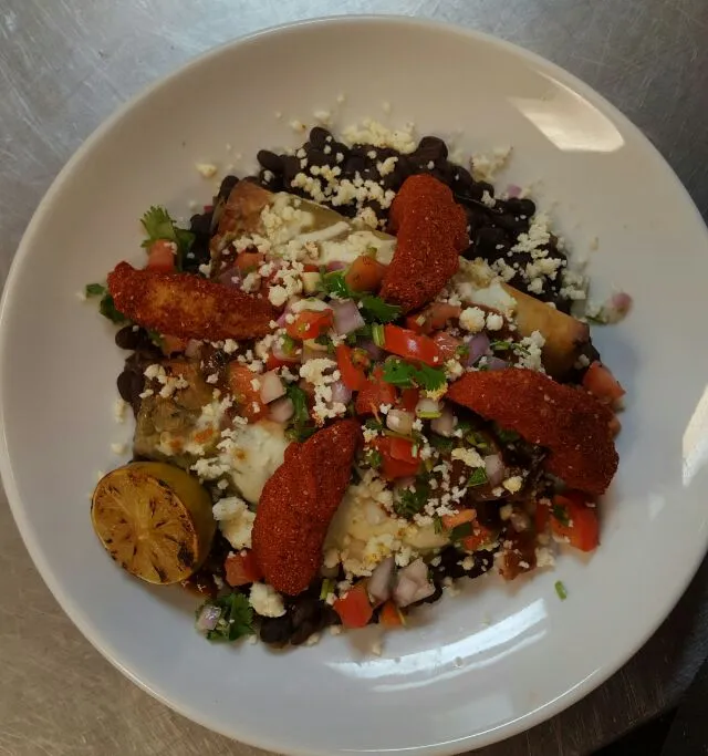 skirt steak enchiladas, black beans, Pico de gallo,fried avocado with house smoked paprika|chef Charlesさん