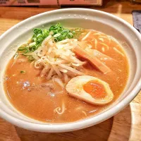 Snapdishの料理写真:濃厚味噌の牛骨ラーメン|tomokatsu_hayashidaさん