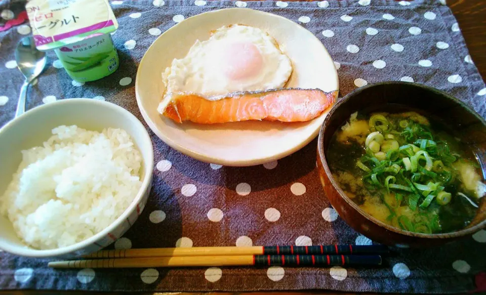 THE朝食って感じの朝食～🍳🍚|ちゃんりさん