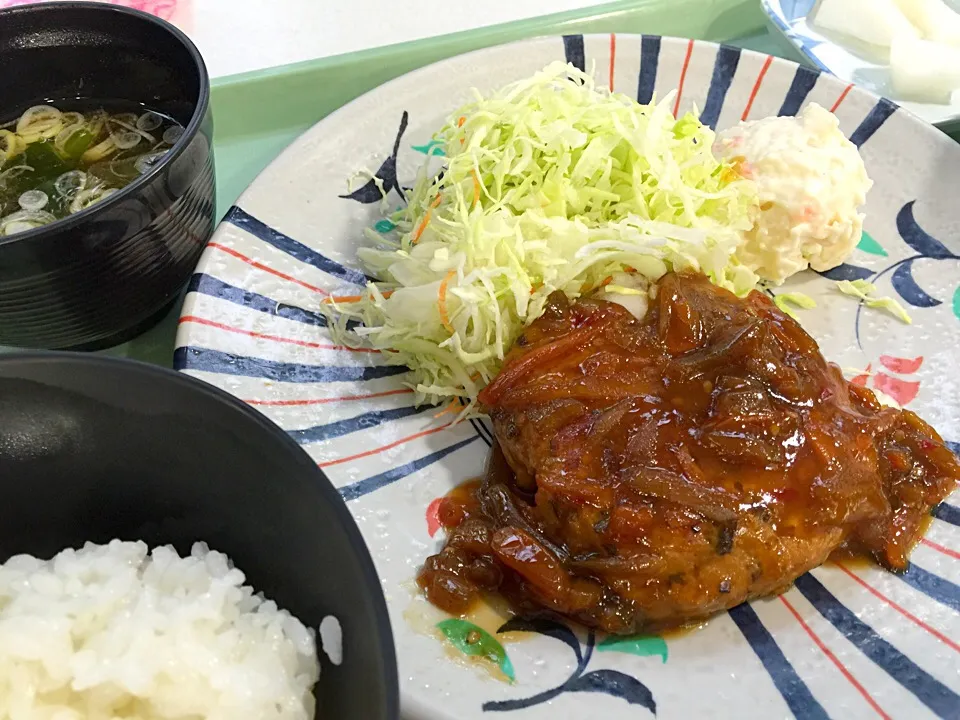 懐かしの駅食堂のハンバーグ定食|T. Wonderさん