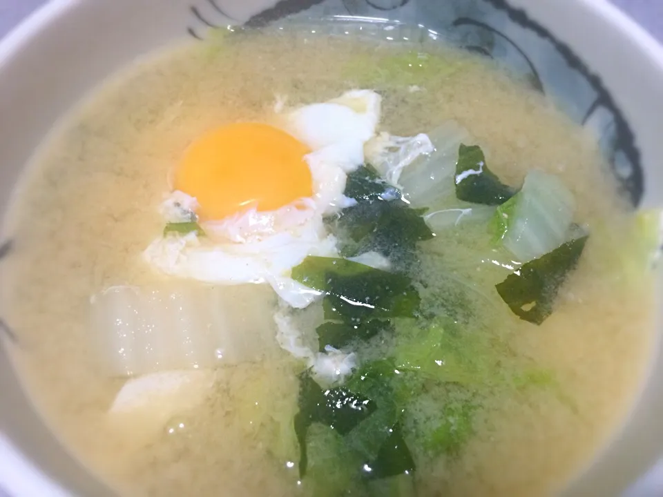 Snapdishの料理写真:白菜とわかめの味噌汁|gekoさん