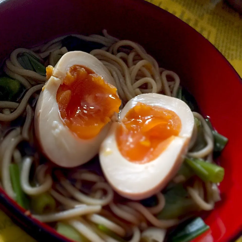 Snapdishの料理写真:わかめ&わけぎ蕎麦  味玉のせ〜〜❤️|mieko matsuzakiさん