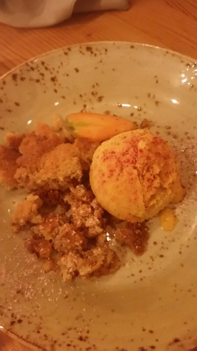 Snapdishの料理写真:Doe Bay housemade Carrot Ginger Ice Cream with Almond Butter Cookie|Christina Sasserさん