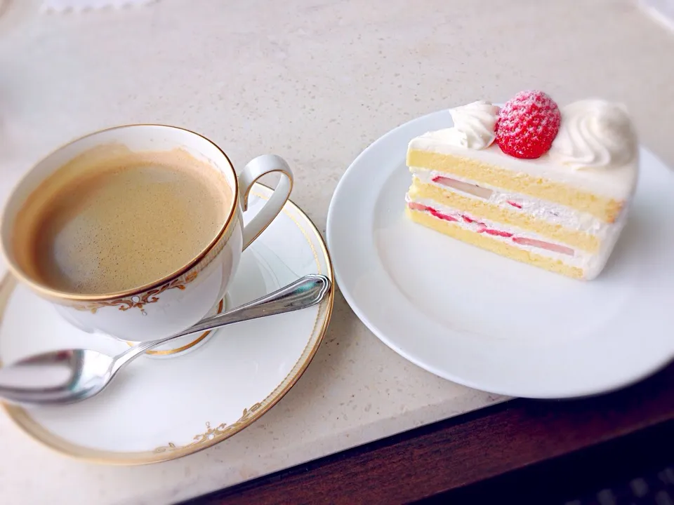 苺のショートケーキ🍰☕️|ゆうじ.さん