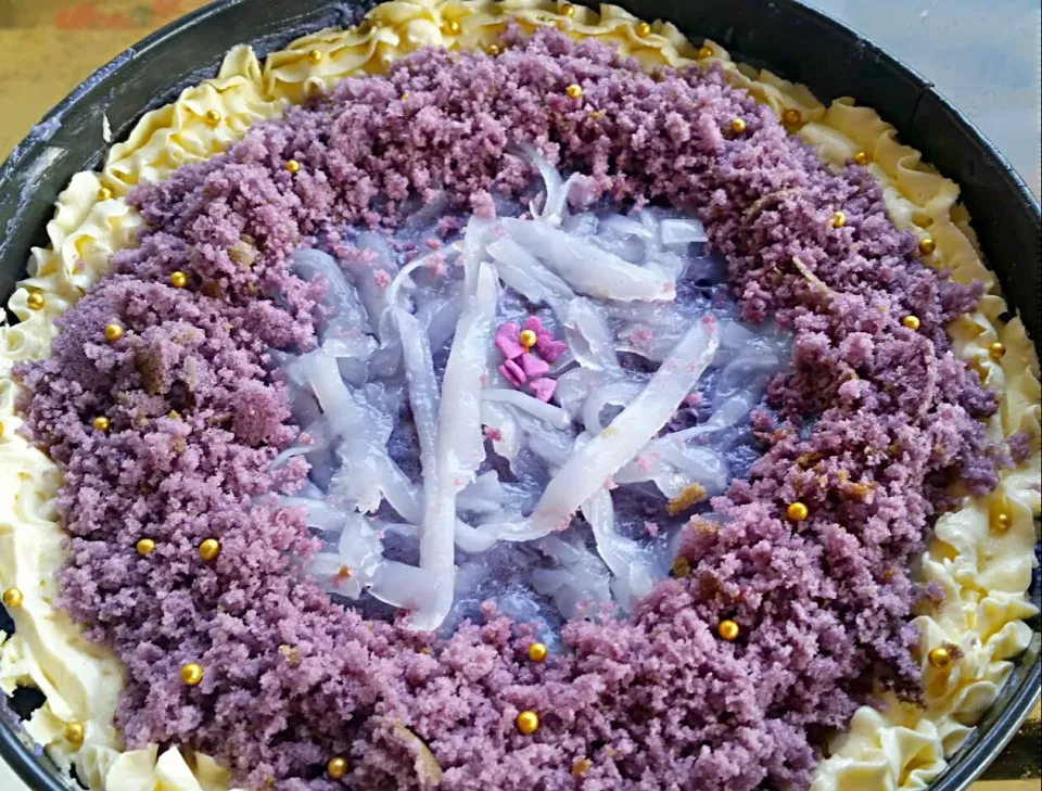 Snapdishの料理写真:ube macapuno cake|katherineさん