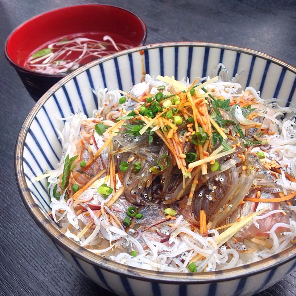 Snapdishの料理写真:地アジ丼 シラス入り @ 平塚あぶさん|n182さん