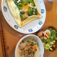 Snapdishの料理写真:大豆粉のガレット
豆乳&ミルクの野菜スープ
サラダ|Merioさん