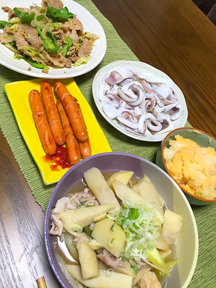 芋煮
ジャーマンポテト
チョリソーウインナー
豚肉と野菜の炒め物
イカ|Terumi  Yokosawaさん