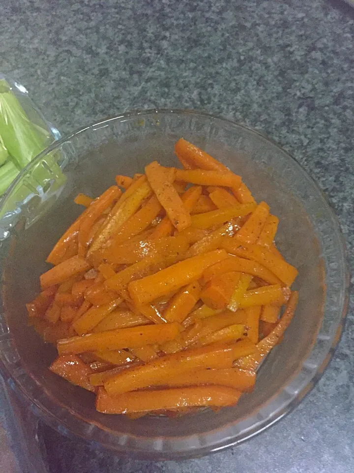 Snapdishの料理写真:Sweet and spicy carrots|Zama Pienaarさん