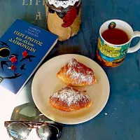 Snapdishの料理写真:Early in the morning with croissant, coffee and the "company" of Marquez 🍁🍁🌞|Gina Tさん