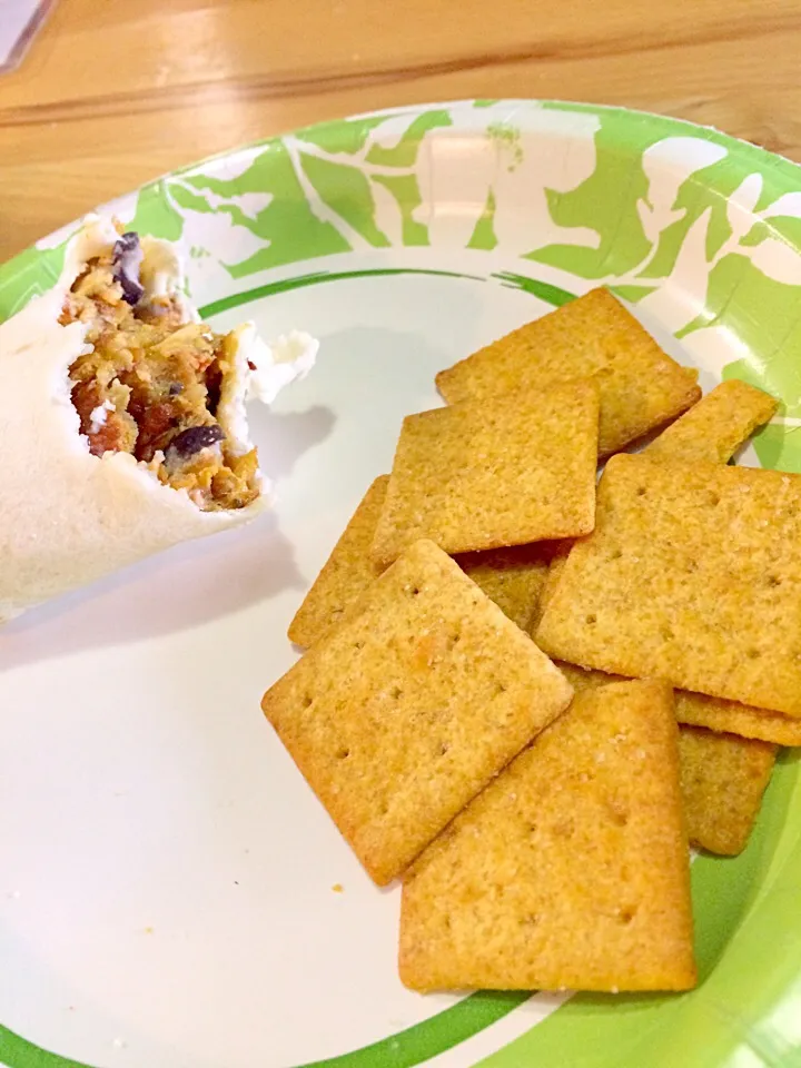 Black bean burger burrito + wheat thins|TRANnosaurusさん