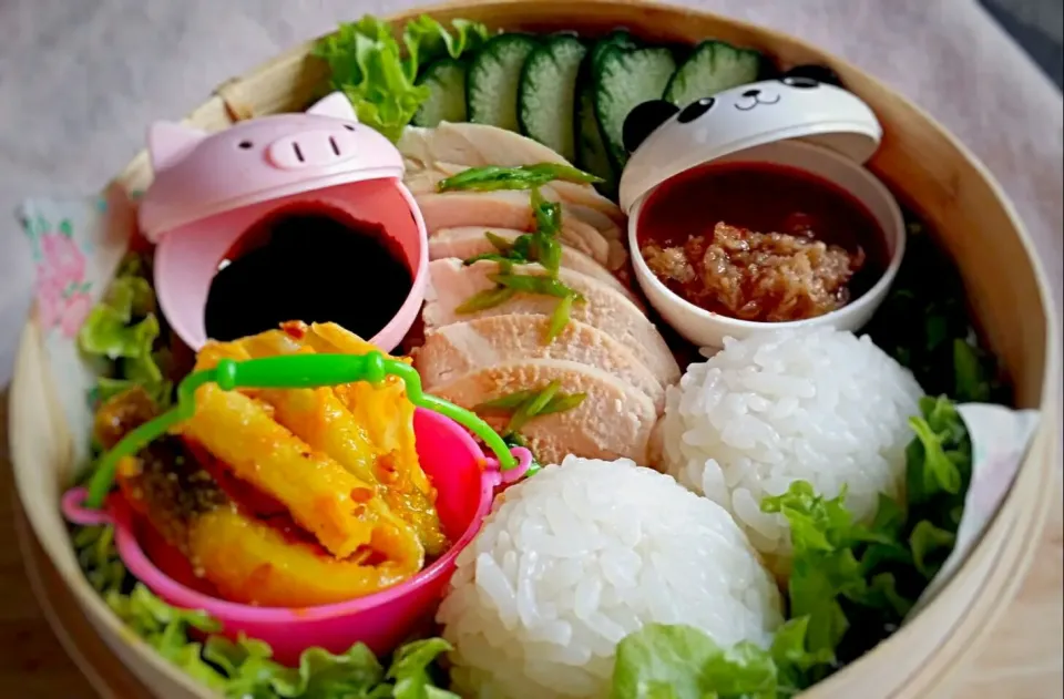 simple Monday bento - chicken rice ball bento. have a nice day 🌻🌸🌼🌹🌷🍀|Chua Jeanさん