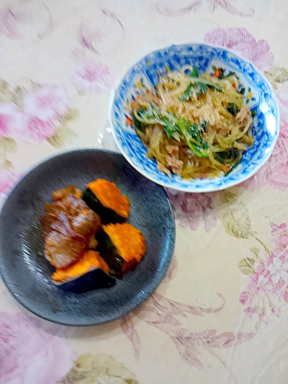 Snapdishの料理写真:牛肉とカボチャのバター醤油炒め、春雨と豚肉の蒸し炒め|たえさん