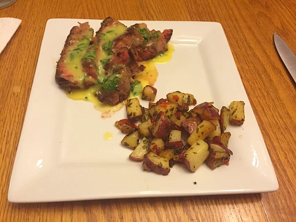 Pan seared ribeye with with cilantro lime hollandaise sauce with a side of red pepper potato hash.|Amanda Furrerさん