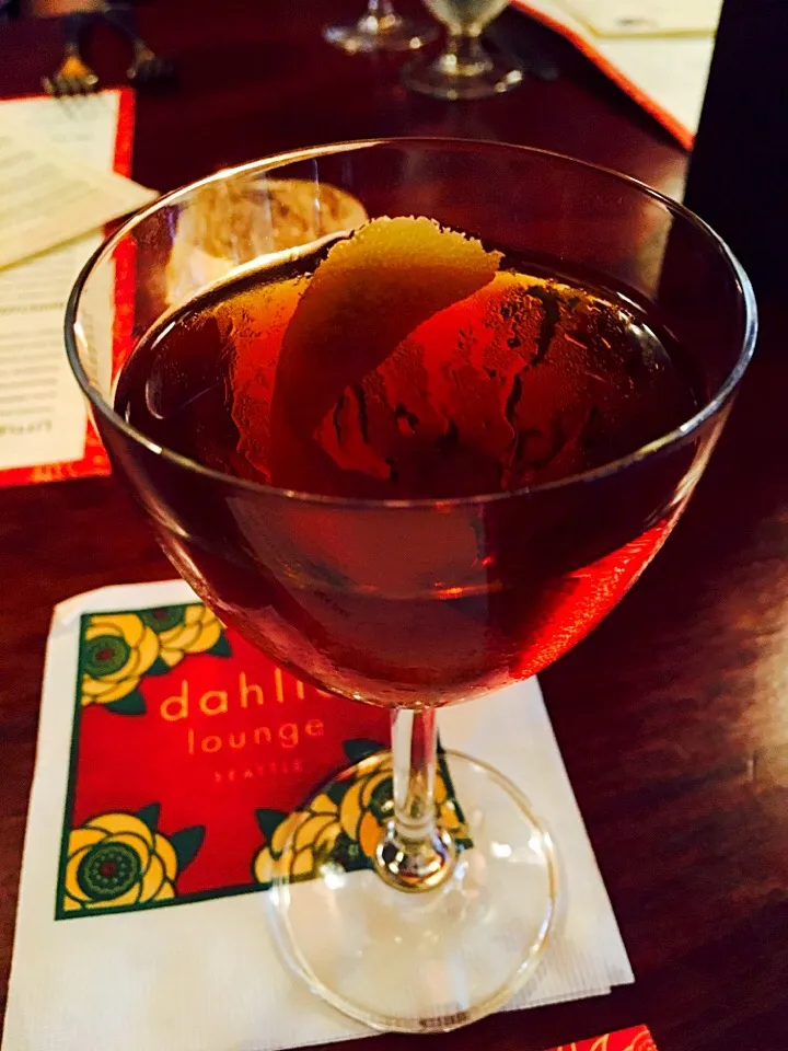 Arctic Trident (Brennivin, Cynar, dry sherry, lemon twist)|Allisonさん