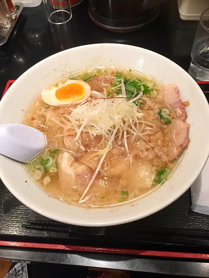 あじさいの背脂雲呑塩ラーメン❤️塩ラーメンといえばやはり、あじさい！！|えりちゃんさん