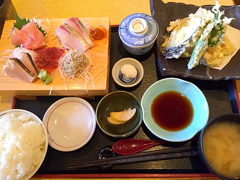 Snapdishの料理写真:お刺身4点白子天ぷら定食|Yaeko Takedaさん