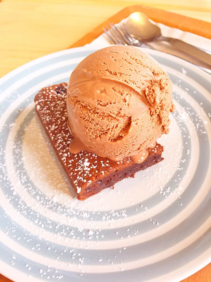 Brownie & Dark Chocolate Ice Cream|Aomさん