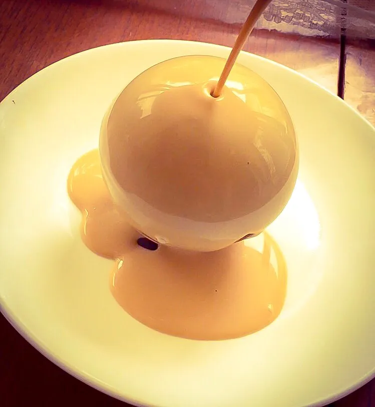 Snapdishの料理写真:Chocolate pudding in a dome. (With kahlua sauce)|Anna🍎さん