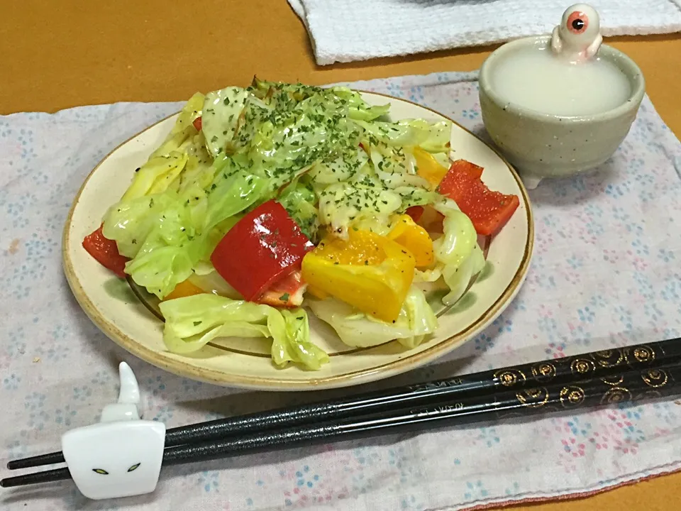 Snapdishの料理写真:キャベツとパプリカの炒め!  (^-^)
シンプルに塩と胡椒のみ！|Kei Satoさん