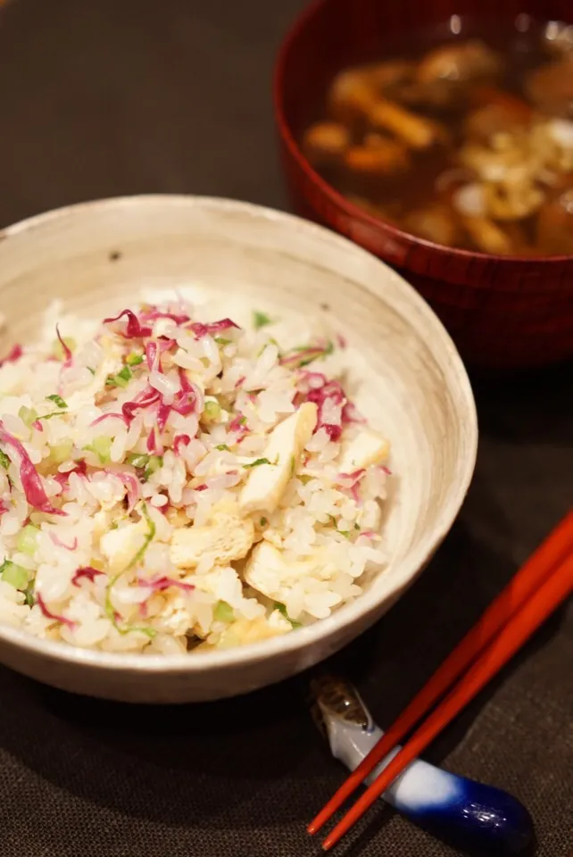 もって菊の彩りごはんと天然ナメコのお味噌汁|てつやさん