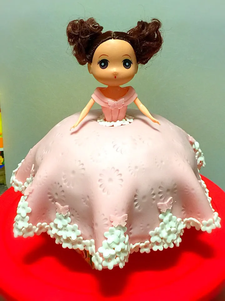 Snapdishの料理写真:Fondant doll cake|Lie Lie Chongさん